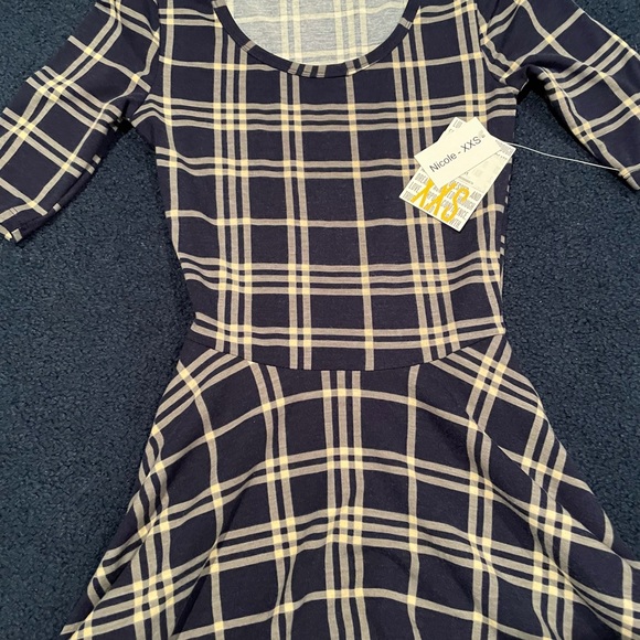 XXS BNWT LULAROE NICOLE DRESS - Picture 2 of 2